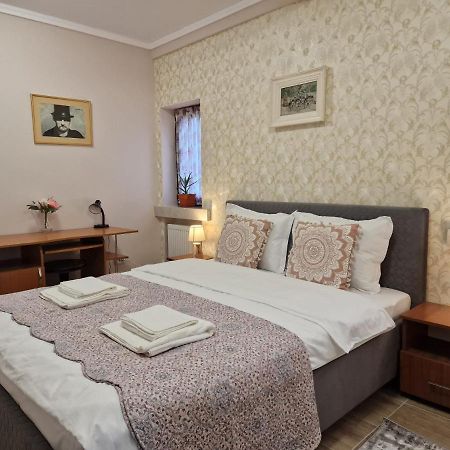 Laroka House Arty And Cosy Studio Universitate Center Букурещ Екстериор снимка
